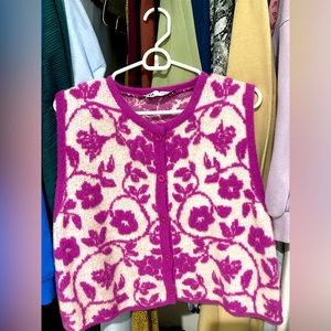 FLORAL JACQUARD KNIT VEST. Round neck vest. Front button closes. Comfortable.